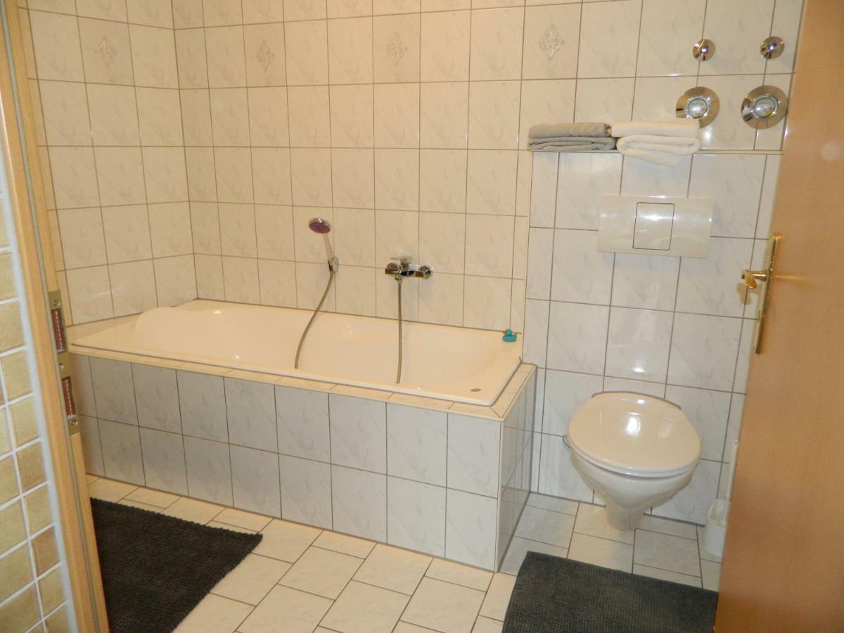 Unter Den Linden Apartment Halbe Bagian luar foto